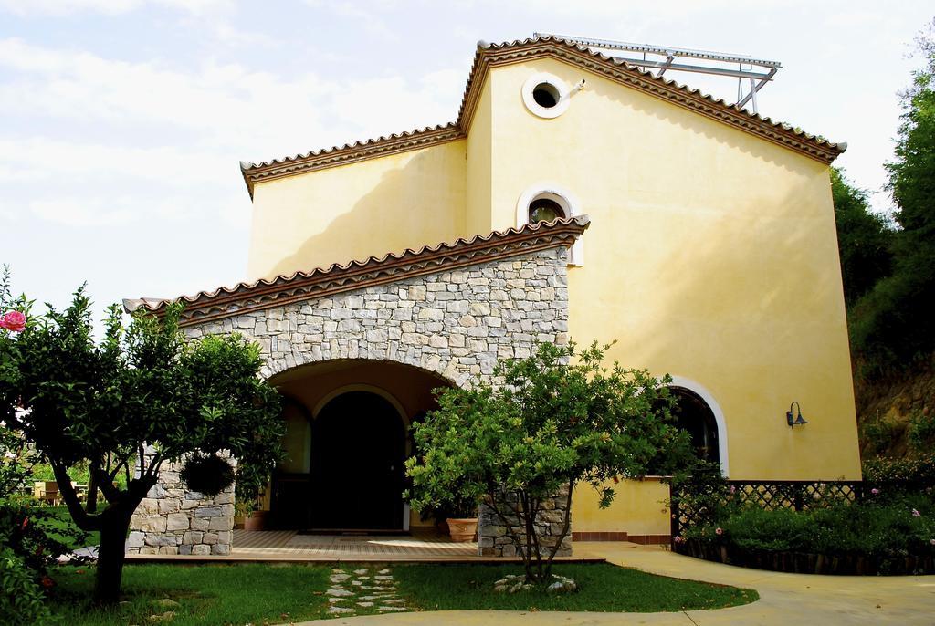 Agriturismo L'Arca Di Anna Brambilla Белведере Маритимо Екстериор снимка
