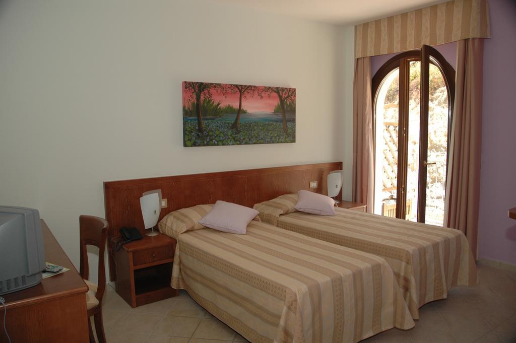 Agriturismo L'Arca Di Anna Brambilla Белведере Маритимо Стая снимка