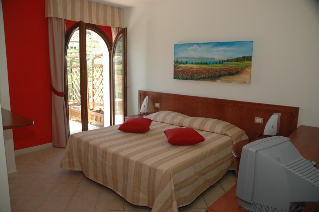 Agriturismo L'Arca Di Anna Brambilla Белведере Маритимо Стая снимка